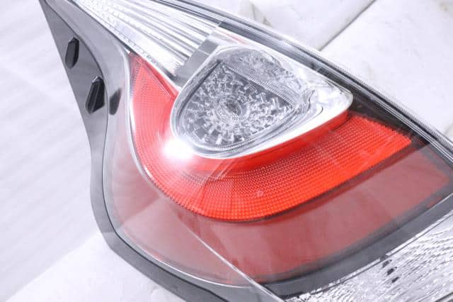 Left Tail Light TOYOTA Aqua 2017 DAA-NHP10 — photo 2