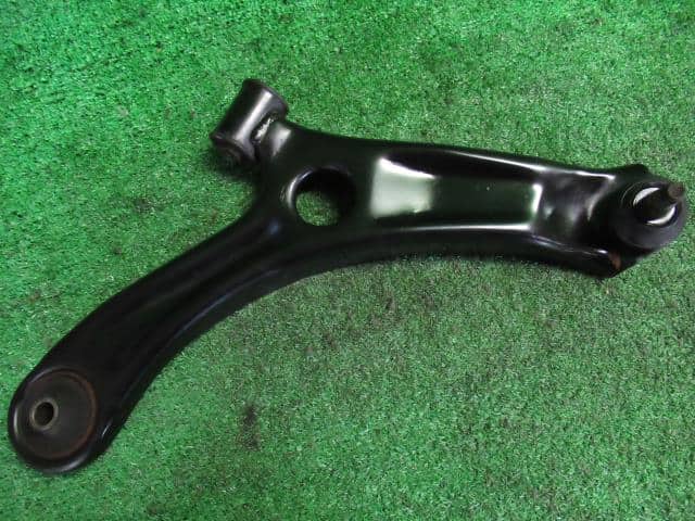 Front Right Lower Control Arm NISSAN Moco 2013 DBA-MG33 — photo 2