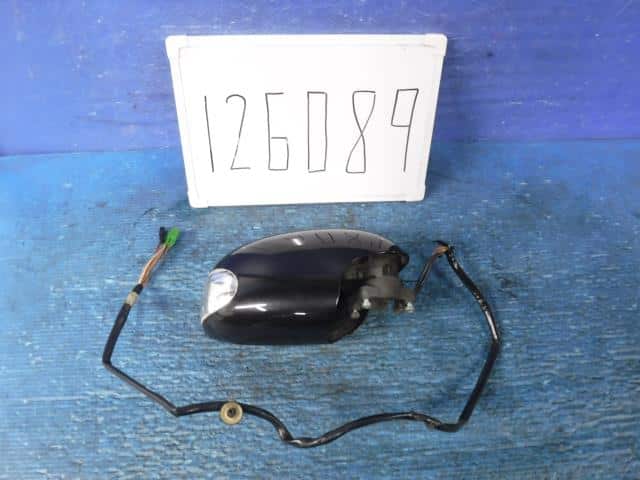 Right Side Mirror VOLKSWAGEN Beetle 2004 GH-9CAZJ 1C2857508AB — photo 1