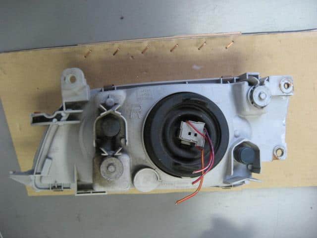 Right Headlight TOYOTA Caldina 1996 E-AT191G — photo 2