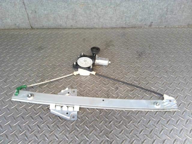 Front Right Door Regulator SUZUKI MR Wagon 2006 DBA-MF22S 8340181J00 — photo 1