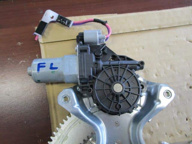 Front Left Door Regulator NISSAN Dayz 2017 DBA-B21 — photo 3