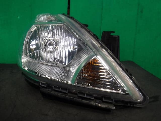 Right Headlight NISSAN Tiida 2004 DBA-C11 — photo 1