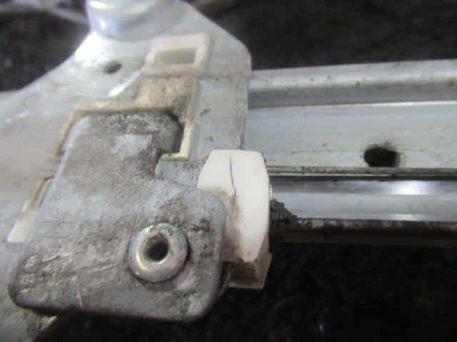 Front Right Door Regulator NISSAN Gloria 1997 E-CY31 807301H764 — photo 3
