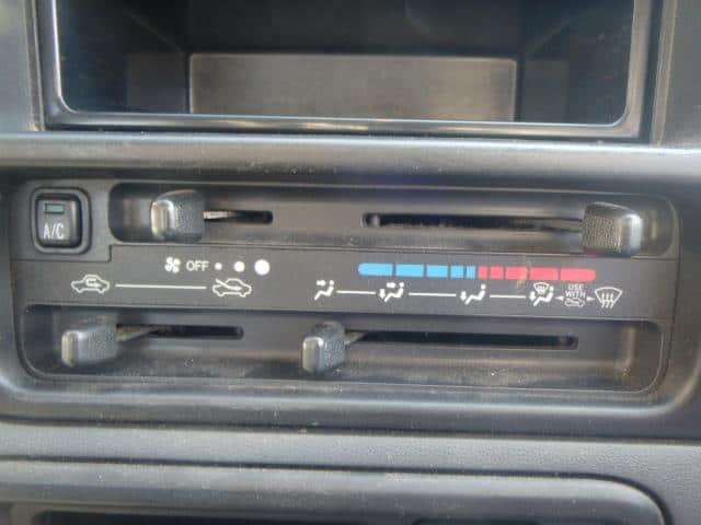 A/C Control Panel DAIHATSU Hijet 2010 EBD-S321V — photo 1