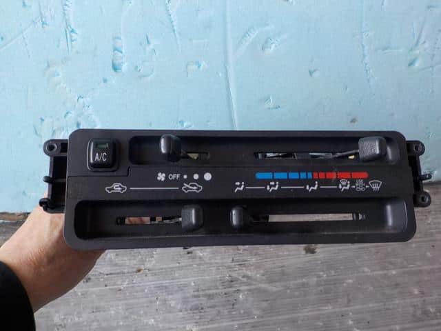 A/C Control Panel DAIHATSU Hijet 2010 EBD-S321V — photo 2