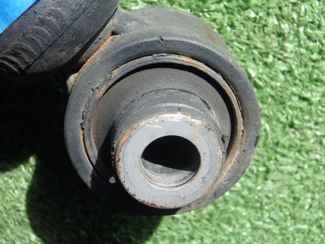 Rear Left Shock Absorber TOYOTA Noah 2017 DBA-ZRR80 — photo 5