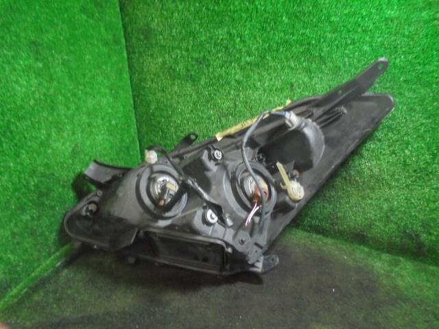 Right Headlight TOYOTA Wish 2003 UA-ANE10 — photo 2
