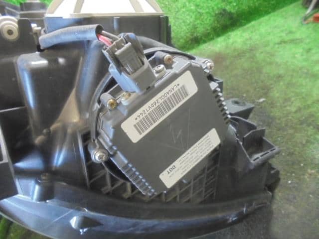 Left Headlight NISSAN Elgrand 2002 UA-E51 — photo 4