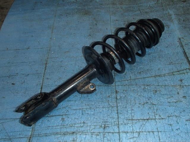 Front Right Strut TOYOTA Ractis 2008 CBA-NCP105 — photo 1