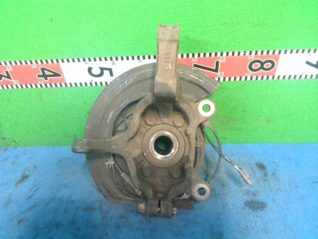Front Left Knuckle Hub Assembly NISSAN JUKE 2010 DBA-YF15 — photo 1