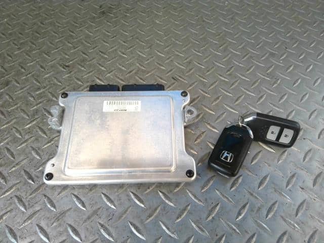 Engine Control Unit HONDA Fit 2014 DBA-GK3 — photo 1
