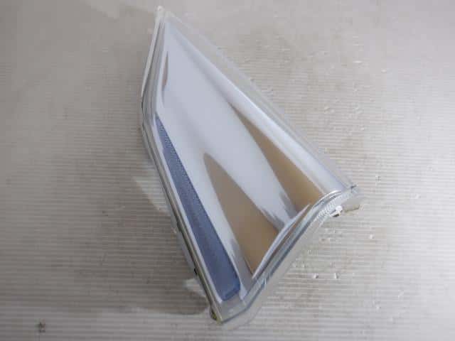 Right Side Marker Light NISSAN Leaf_ 2011 ZAA-ZE0 — photo 1
