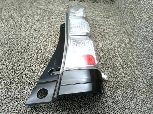 Right Tail Light HONDA N BOX 2015 DBA-JF1 — photo 4