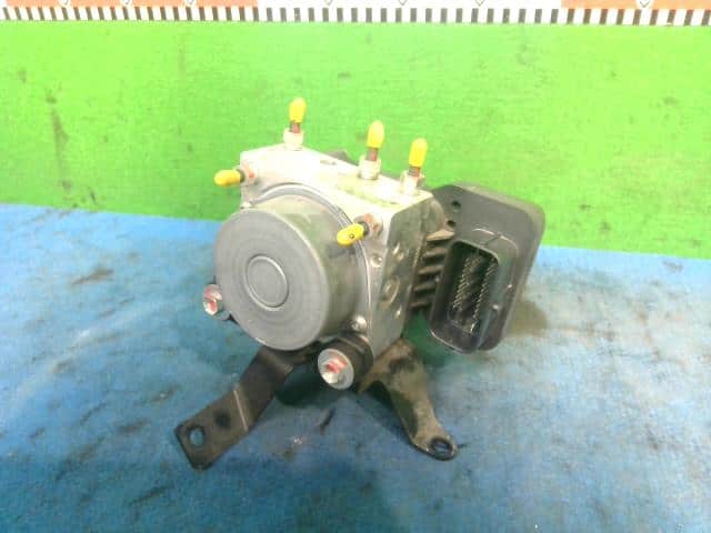 ABS Actuator SUZUKI Jimny 2015 ABA-JB23W 5611057MB0 — photo 1