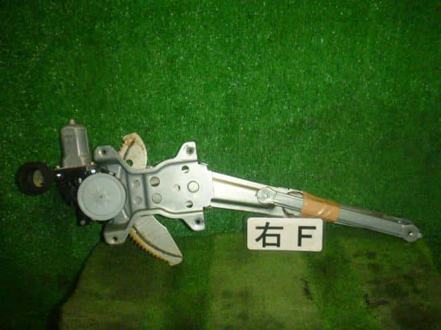 Front Right Door Regulator SUZUKI Cervo 2006 CBA-HG21S 8340163J20 — photo 1
