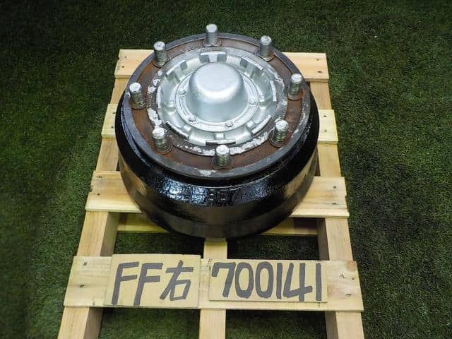 Front Right Hub Drum Assembly ISUZU ISUZU LARGESIZE CAR 2002 KL-CYJ23W3Z — photo 1