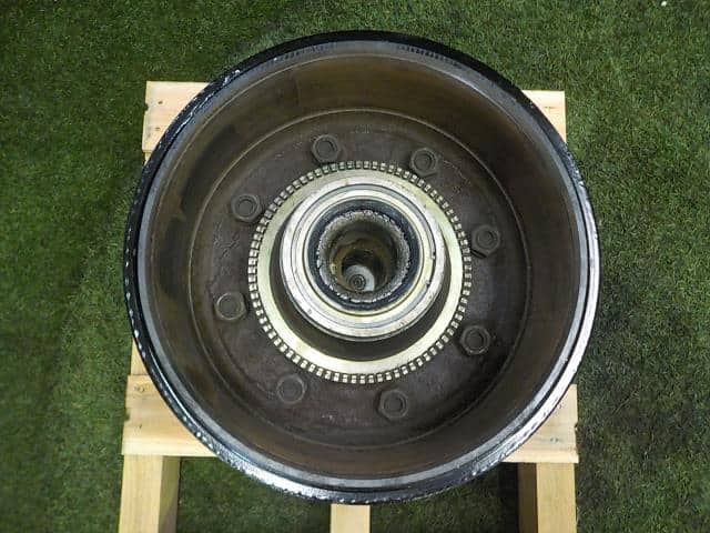 Front Right Hub Drum Assembly ISUZU ISUZU LARGESIZE CAR 2002 KL-CYJ23W3Z — photo 6