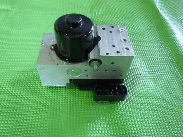 ABS Actuator HINO Dutro 2006 PB-XZU306M 4454837020 — photo 1