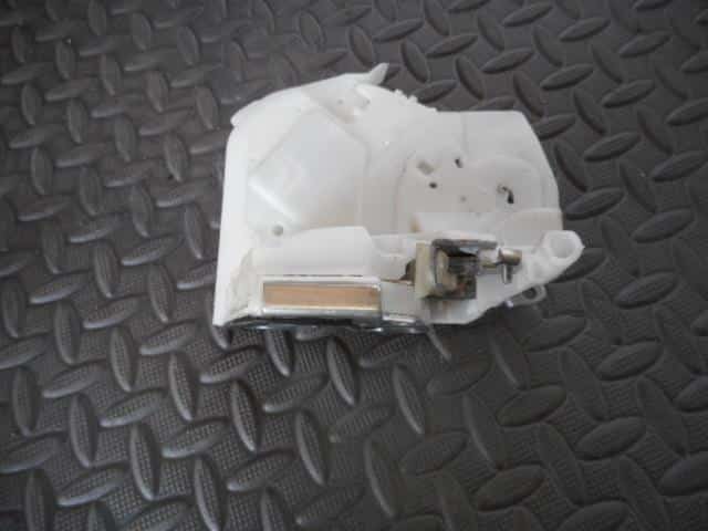 Door Lock Solenoid DAIHATSU Move 2011 DBA-LA110S — photo 2