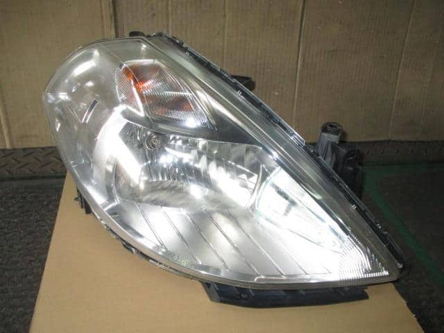 Right Headlight NISSAN Tiida Latio 2009 DBA-SC11 — photo 1