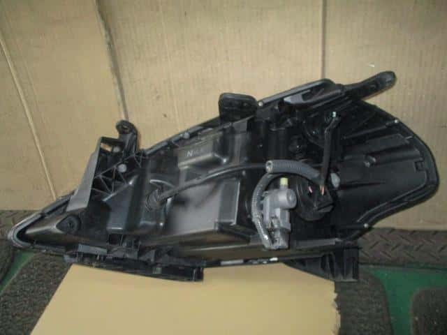 Right Headlight NISSAN Tiida Latio 2009 DBA-SC11 — photo 2