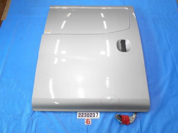 Rear Right Door Assembly NISSAN Nv350 — photo 1