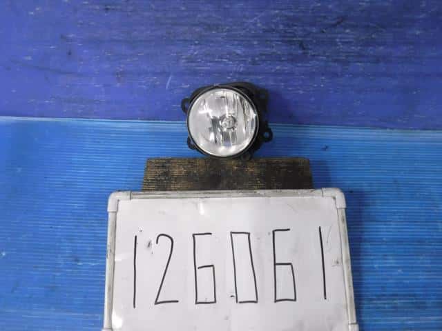 Left Fog Light MITSUBISHI Ek custom 2013 DBA-B11W — photo 1