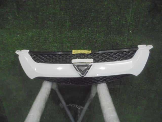Radiator Grille TOYOTA Caldina 2002 TA-AZT241 — photo 1