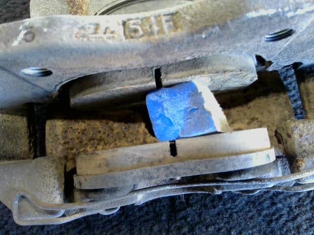 Front Left Caliper MAZDA Premacy 2005 DBA-CREW BPYK3371XA — photo 3