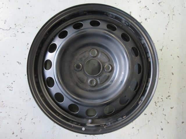 Wheel TOYOTA Aqua NHP10 — photo 1