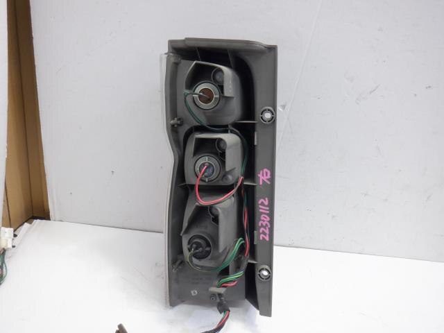 Right Tail Light NISSAN Caravan Van 2004 KR-CWMGE25 — photo 2