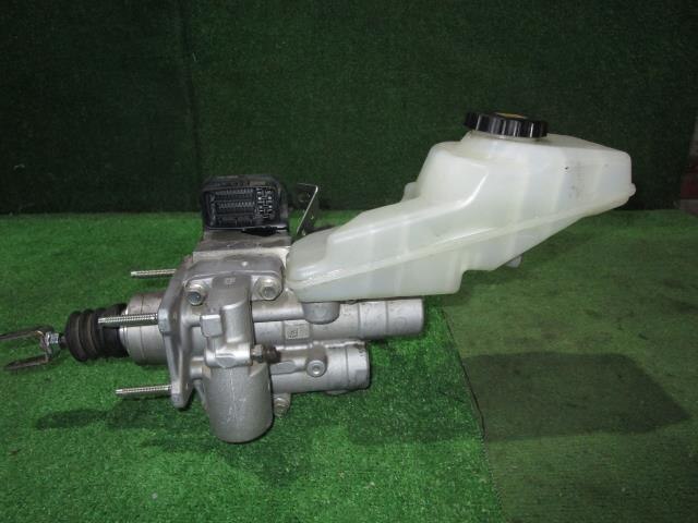 Brake Master Cylinder TOYOTA Prius 2018 DAA-ZVW55 — photo 3