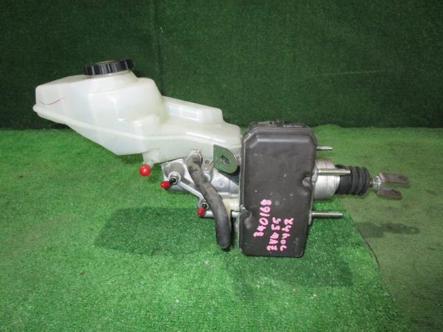 Brake Master Cylinder TOYOTA Prius 2018 DAA-ZVW55 — photo 2