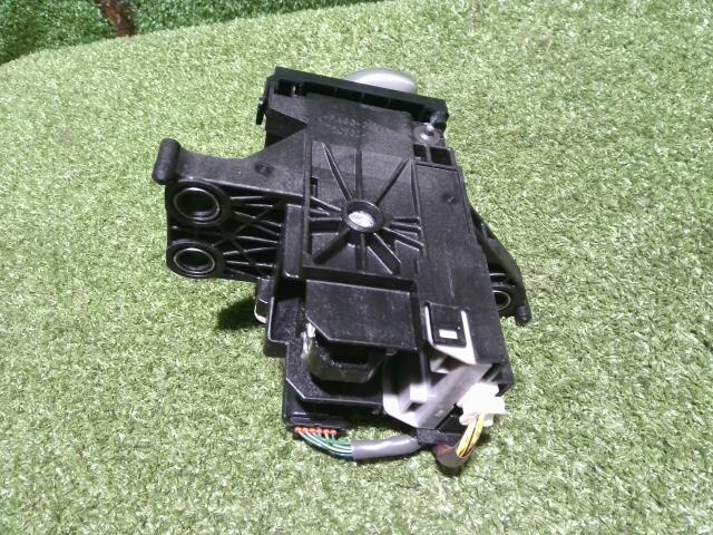 Shift Lever TOYOTA Prius 2010 DAA-ZVW30 — photo 3