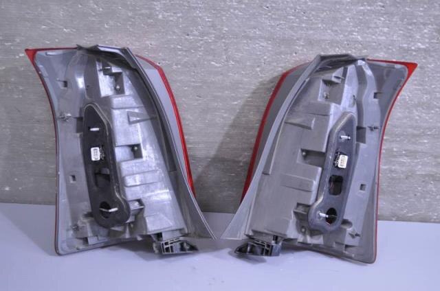 Right Tail Light TOYOTA Wish 2007 DBA-ZNE10 — photo 9