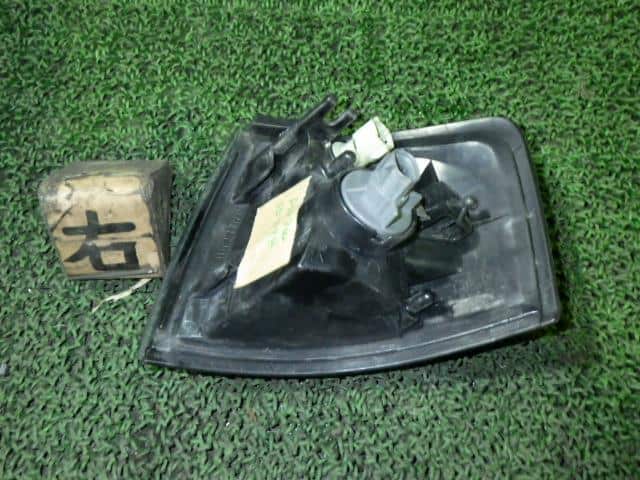 Right Side Marker Light MAZDA Demio 1998 GF-DW3W D20151060B — photo 2