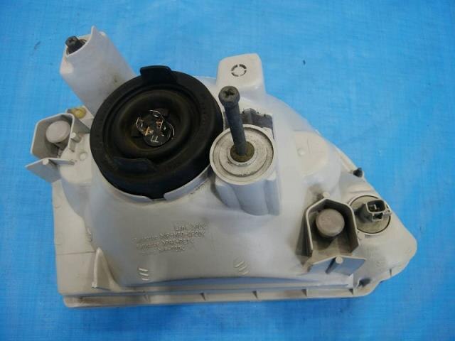 Left Headlight TOYOTA Hiace 2002 GF-RZH101 — photo 4