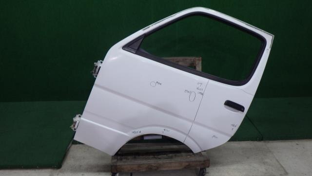 Front Left Door Assembly TOYOTA Hiace 2001 KG-LH186 — photo 1