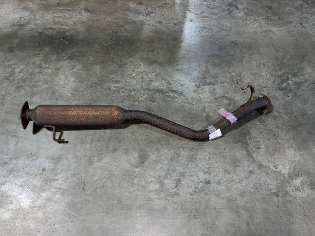 Exhaust Center Muffler SUZUKI Escudo 2007 CBA-TD94W 1426066J11 — photo 1