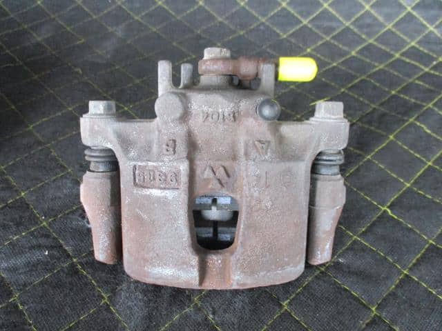 Front Right Caliper MITSUBISHI Townbox 1998 GF-U61 — photo 1