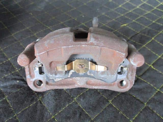Front Right Caliper MITSUBISHI Townbox 1998 GF-U61 — photo 4