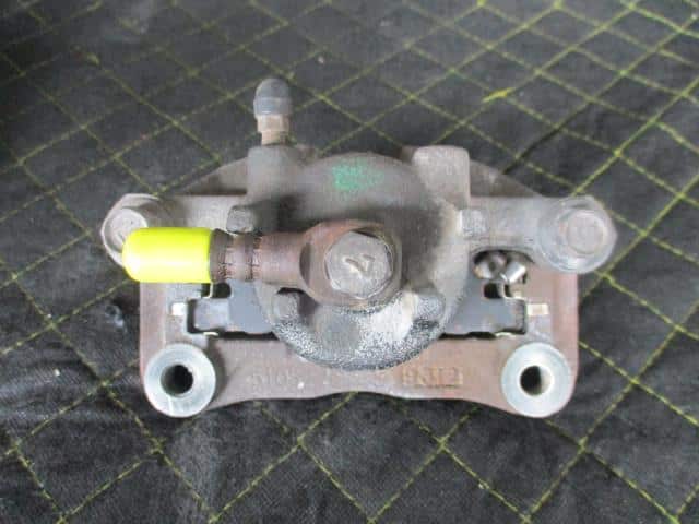Front Right Caliper MITSUBISHI Townbox 1998 GF-U61 — photo 3