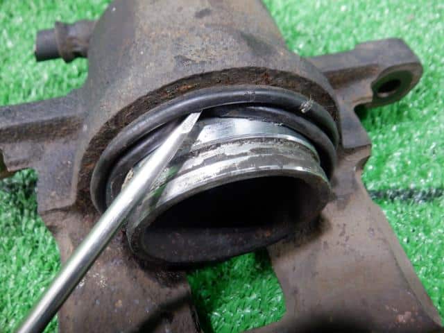 Front Left Caliper SUZUKI Alto 2000 GD-HA12V 5510276G00 — photo 3