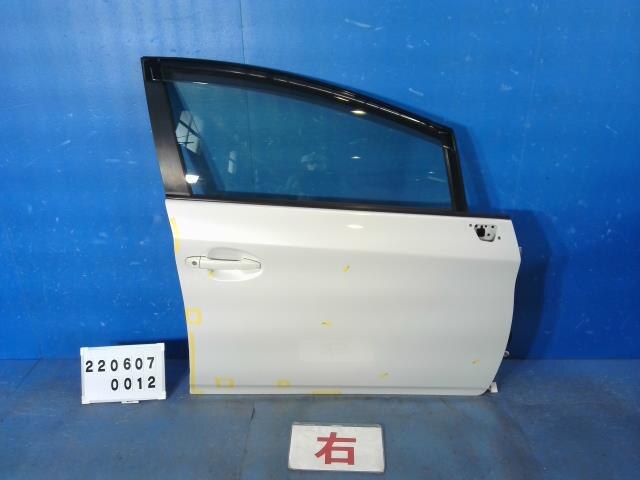 Front Right Door Assembly TOYOTA Prius 2013 DAA-ZVW30 — photo 1