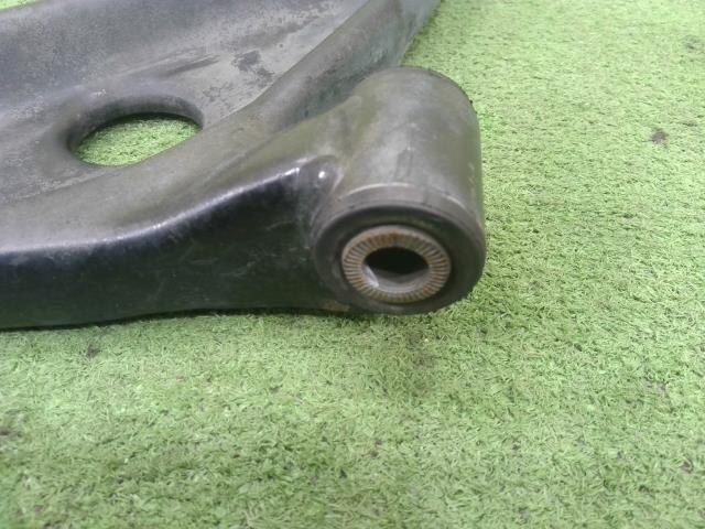 Front Right Lower Control Arm TOYOTA Spade 2014 DBA-NCP141 — photo 5