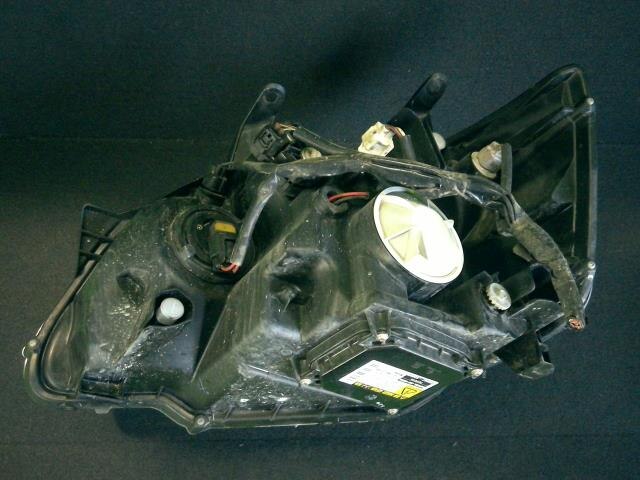 Right Headlight TOYOTA Noah 2005 DBA-AZR60 — photo 2