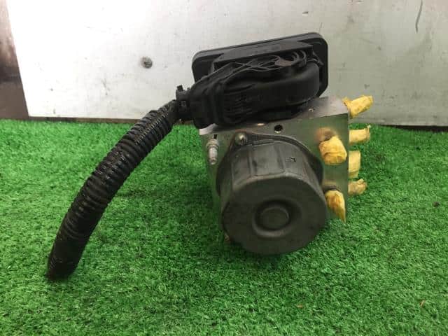 ABS Actuator SUZUKI Swift 2014 DBA-ZC72S 5610061PK1 — photo 1