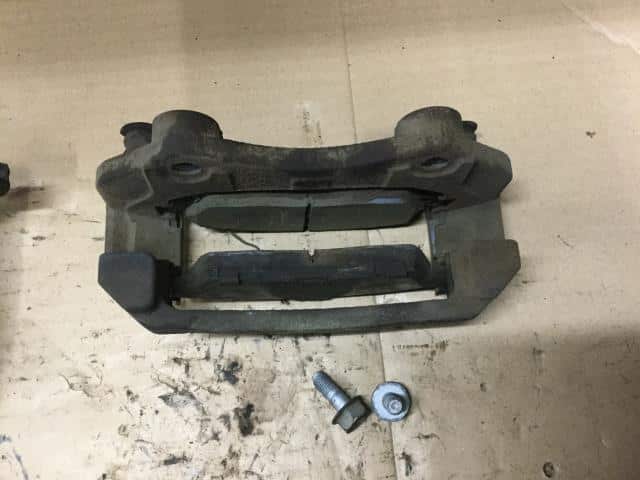Front Left Caliper NISSAN Cube 2013 DBA-NZ12 — photo 4