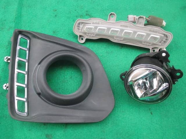 Right Fog Light SUZUKI Spacia 2015 DAA-MK42S 3550185P00 — photo 1